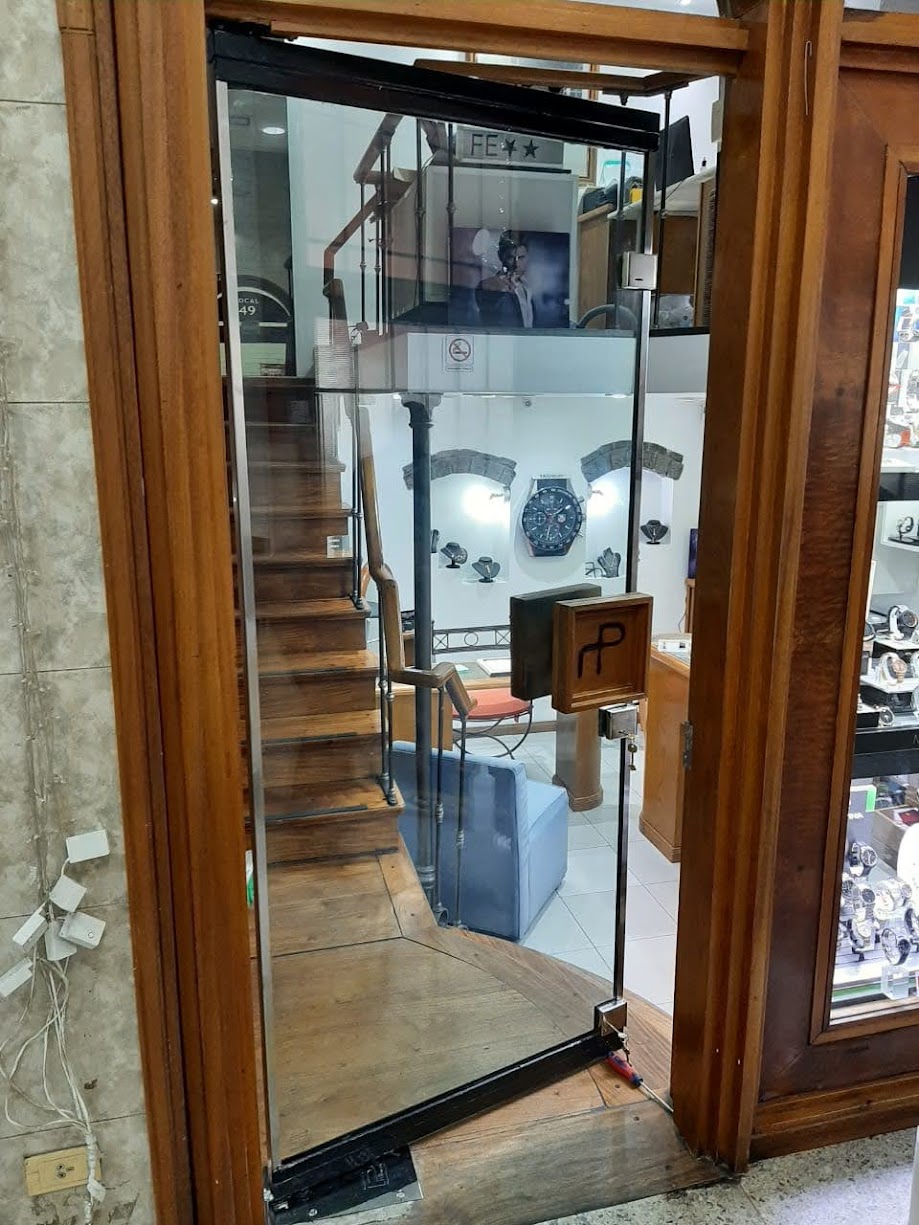 Puerta con Cristal Blindado